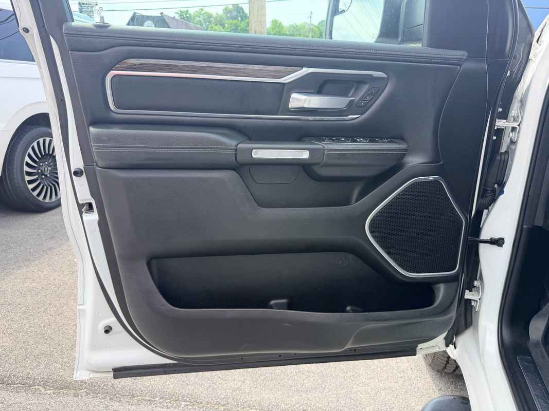 Used 2019 RAM 1500 Laramie AWD/4WD image 22