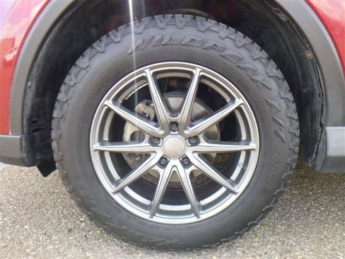 Used 2018 Toyota RAV4 LE w/ Carpet Mat Package AWD/4WD image 20