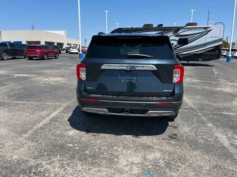 Used 2022 Ford Explorer XLT w/ Equipment Group 202A image 5