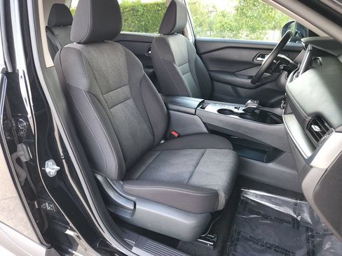 Used 2025 Nissan Rogue SV FWD image 16