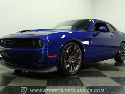 Used 2022 Dodge Challenger R/T Scat Pack w/ Driver Convenience Group RWD image 21