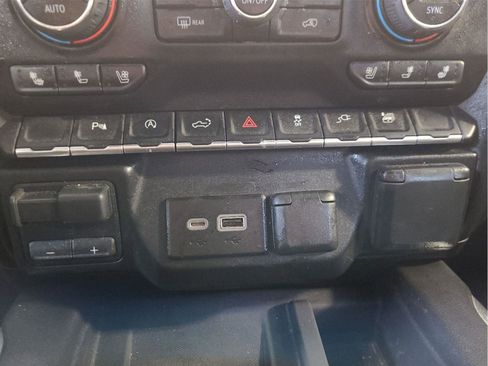 Used 2019 Chevrolet Silverado 1500 High Country image 28