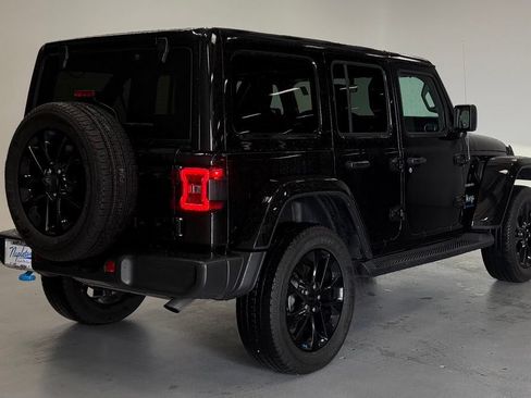 Used 2023 Jeep Wrangler Unlimited Sahara w/ Cold Weather Group AWD/4WD image 3