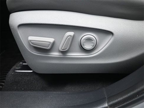 Used 2021 Toyota Highlander XLE image 7