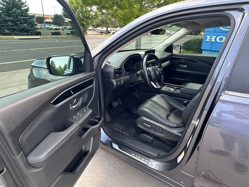 Used 2025 Honda Pilot EX-L image 9