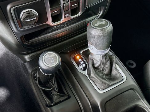 Used 2022 Jeep Wrangler Unlimited Sport image 19