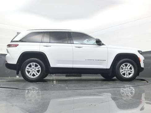 Used 2024 Jeep Grand Cherokee Laredo w/ MOPAR Finishing Package image 31