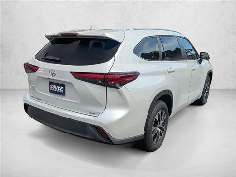 Used 2023 Toyota Highlander XLE FWD image 5