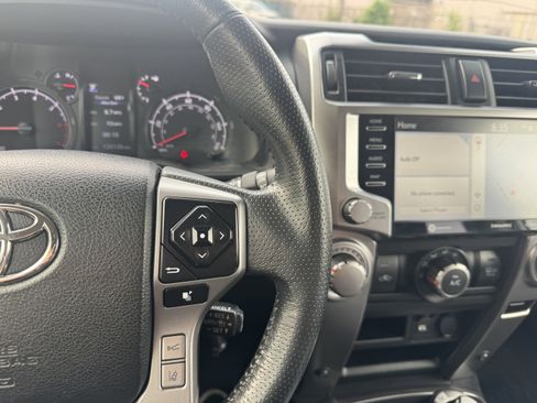 Used 2020 Toyota 4Runner SR5 AWD/4WD image 23
