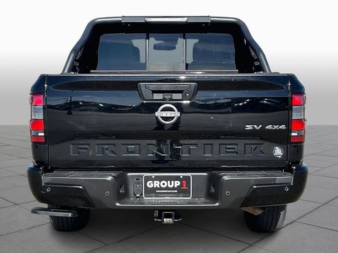 Used 2022 Nissan Frontier SV w/ SV Premium Package image 5