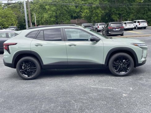 New 2026 Chevrolet Trax ACTIV FWD image 2