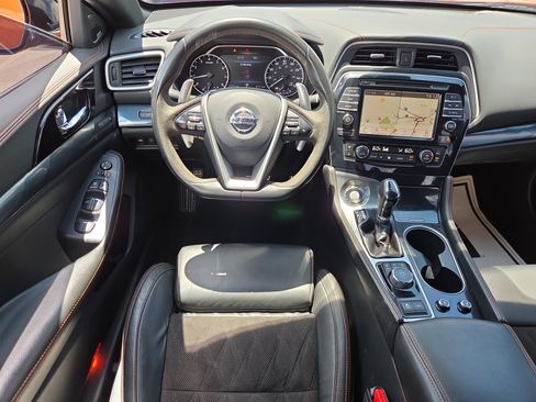 Used 2020 Nissan Maxima SR w/ Sport Mat Group FWD image 9