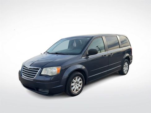 Used 2009 Chrysler Town & Country LX image 4