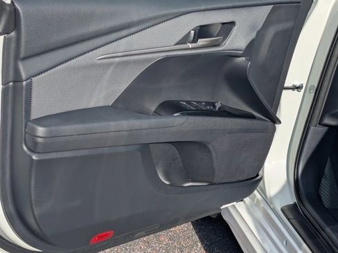 Used 2025 Toyota Camry SE image 10