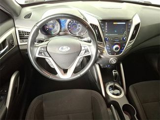 Used 2017 Hyundai Veloster Value Edition video 2