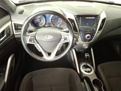 Used 2017 Hyundai Veloster Value Edition image 2