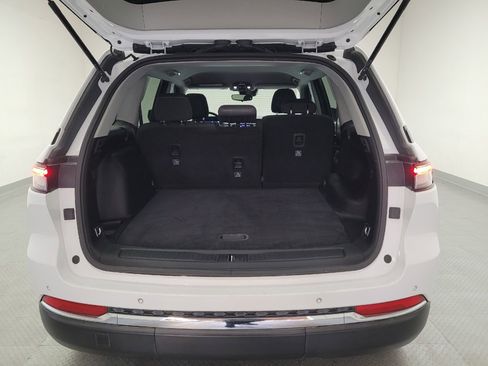 Used 2023 Jeep Grand Cherokee Laredo RWD image 29
