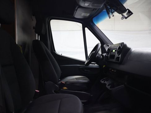 Used 2019 Mercedes-Benz Sprinter 144 image 10