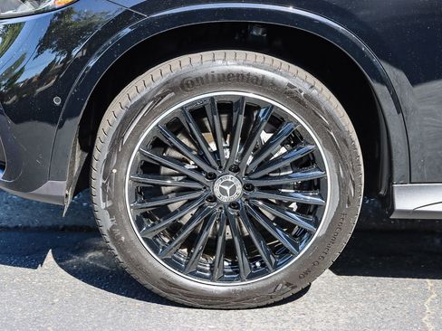 Used 2024 Mercedes-Benz GLC 300 4MATIC image 9