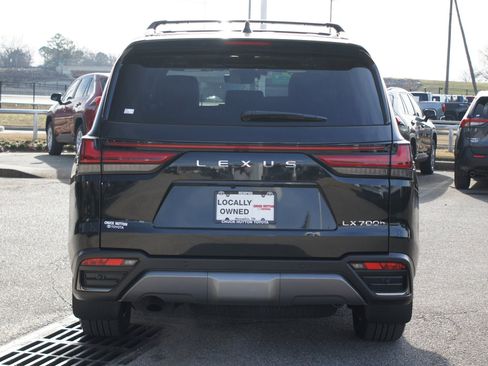 Used 2025 Lexus LX 700h Luxury image 3