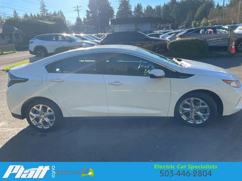 Used 2017 Chevrolet Volt Premier w/ Driver Confidence II Package image 10