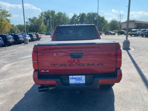 Used 2024 Toyota Tacoma SR5 AWD/4WD image 7