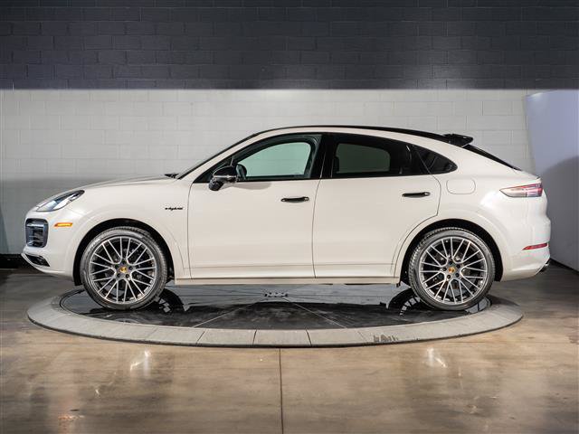 Certified 2023 Porsche Cayenne Platinum Edition AWD/4WD image 2