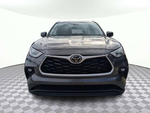 Used 2023 Toyota Highlander XLE image 9