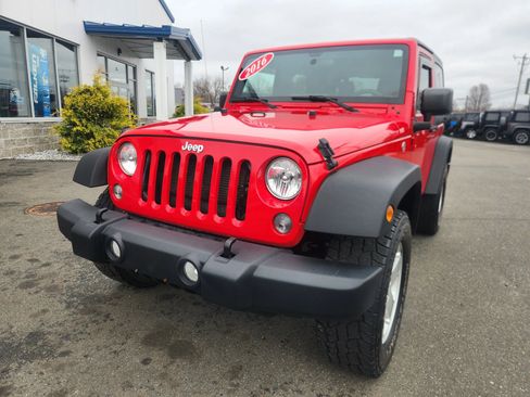 Used 2016 Jeep Wrangler Sport w/ Connectivity Group AWD/4WD image 4