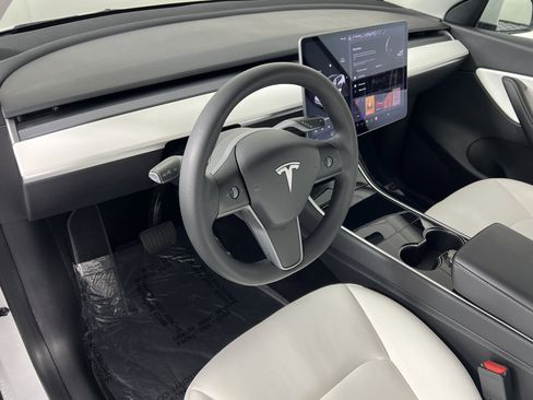 Used 2021 Tesla Model Y Long Range image 15