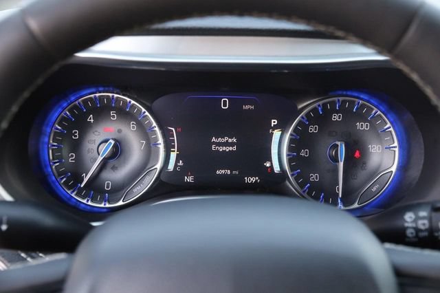 Used 2025 Chrysler Pacifica Limited FWD image 16