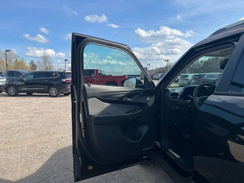 Used 2025 Chevrolet TrailBlazer LT FWD image 18