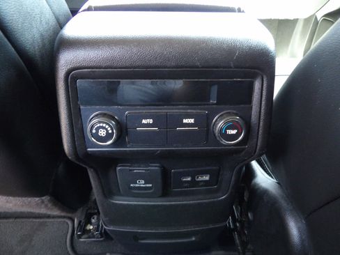 Used 2023 GMC Acadia SLT FWD image 24