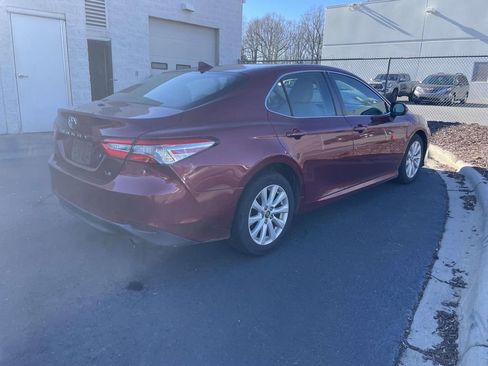 Used 2019 Toyota Camry LE image 10