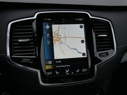 Used 2020 Volvo XC90 T8 R-Design image 17