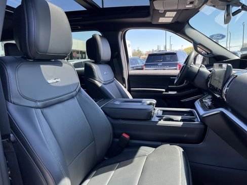 New 2026 Ford Expedition Platinum image 28