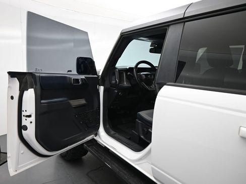 Used 2021 Ford Bronco Outer Banks AWD/4WD image 8