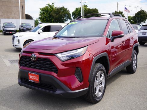 Used 2025 Toyota RAV4 XLE FWD image 5