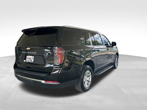 Used 2025 Chevrolet Suburban LS RWD image 3