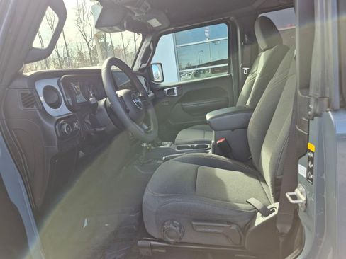 Used 2024 Jeep Wrangler Sport AWD/4WD image 2