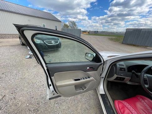 Used 2011 Ford Fusion SEL FWD image 22