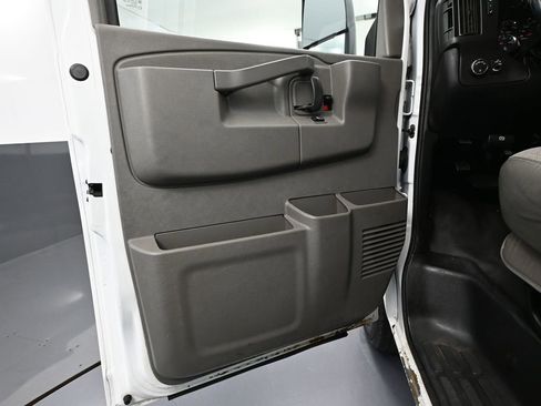 Used 2017 Chevrolet Express 3500 image 19