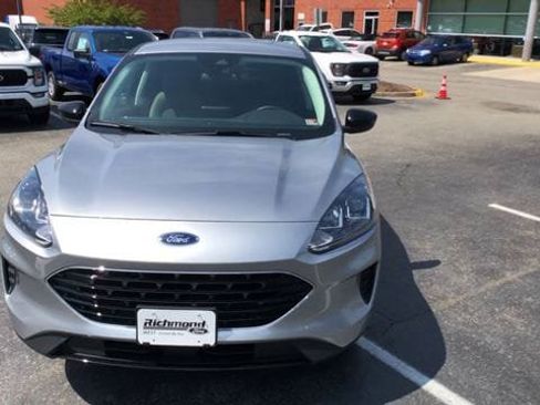 Used 2022 Ford Escape SE w/ SE Sport Appearance Package AWD/4WD image 3