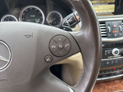 Used 2010 Mercedes-Benz E 550 4MATIC Sedan image 33