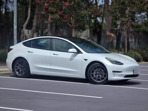 Used 2021 Tesla Model 3 Standard Range Plus RWD image 4