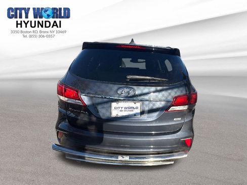 Used 2017 Hyundai Santa Fe SE image 4
