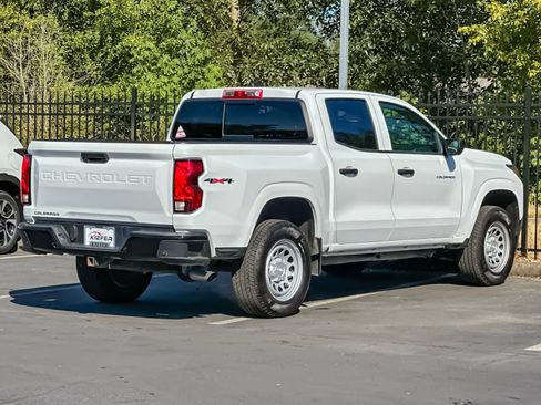 Used 2025 Chevrolet Colorado W/T AWD/4WD image 3