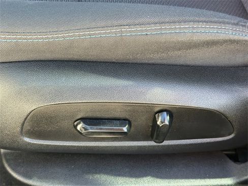 Used 2018 Chevrolet Cruze LT w/ Convenience Package image 21