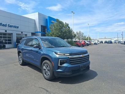 Used 2025 Chevrolet Traverse LT