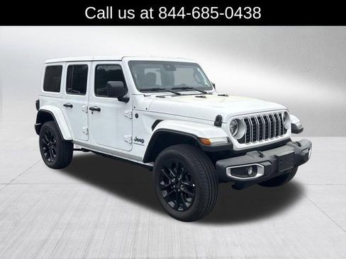 Used 2025 Jeep Wrangler Unlimited Sahara w/ Safety Group image 4